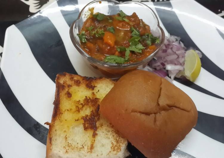 How to Prepare Super Quick Homemade Pav bhaji