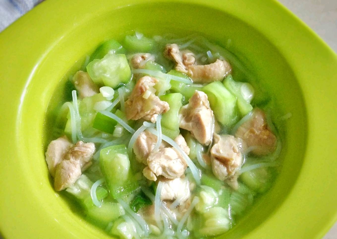 Sup oyong kuah ayam
