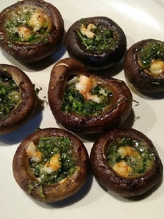 Una foto de Champiñones a la plancha con gambas