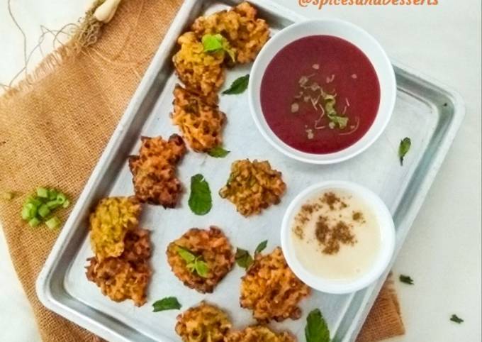 Recipe of Award-winning Crunchy French Beans Spring Onions Pakoras (Fritters)
