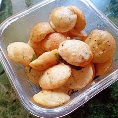 A picture of Semolina Uppam rolls.