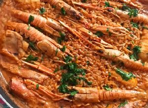 Una foto de Arroz meloso de rape y cigalas