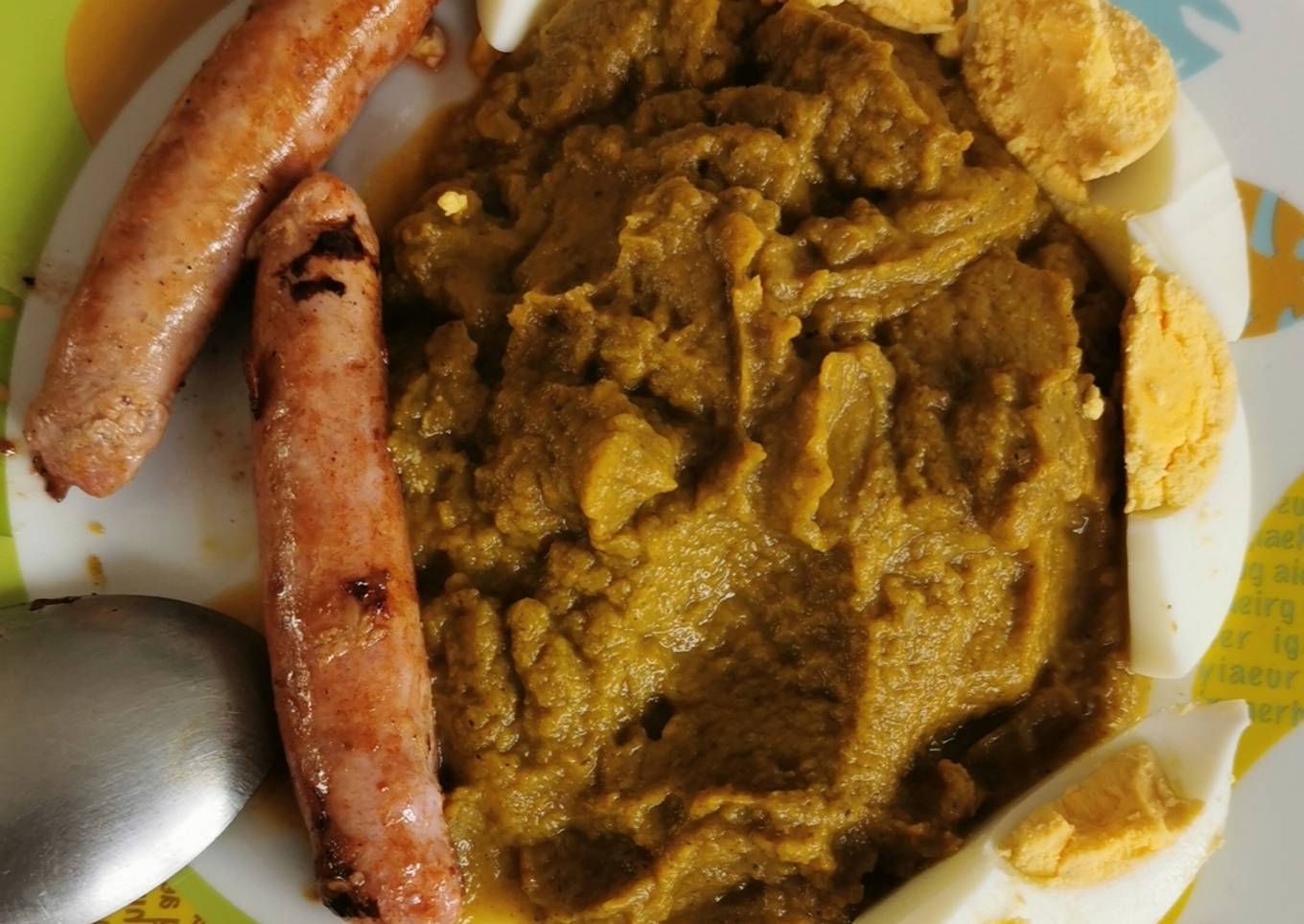 Puré de brócoli con huevo cocido y longanizas de pavo