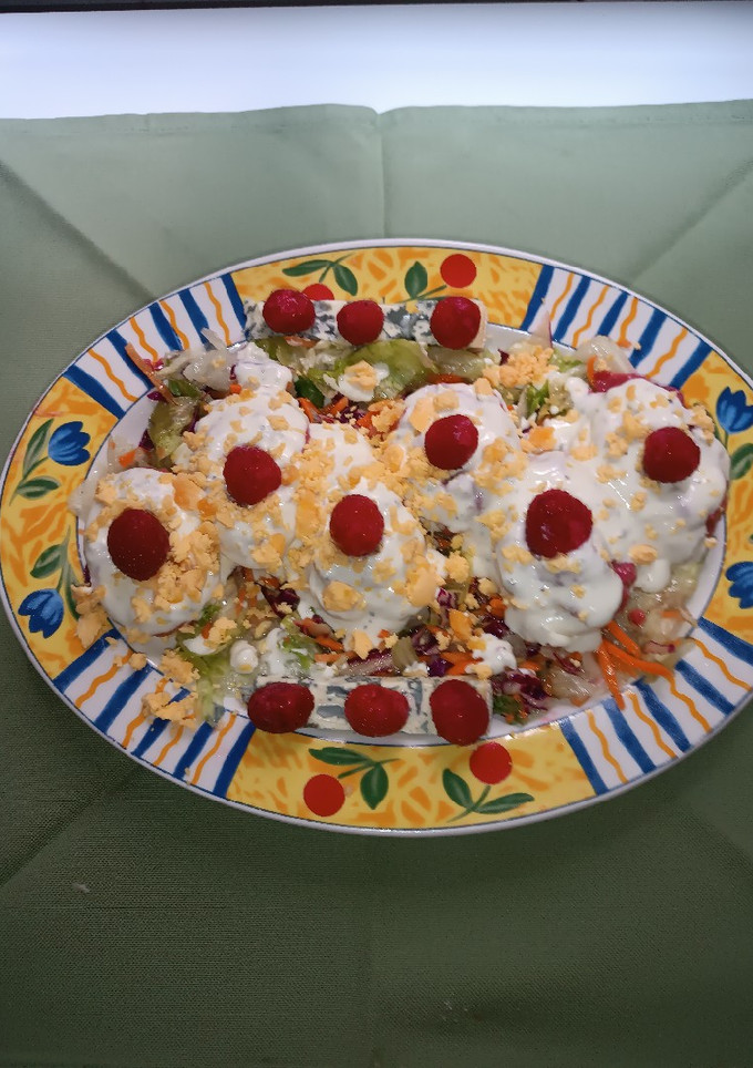 Una foto de Huevos al roquefort con frambuesas