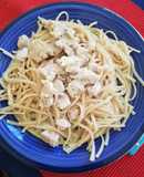 Tallarines con crema y pollo