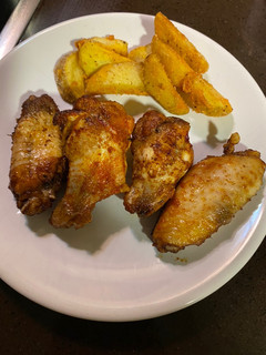 Una foto de Alitas de pollo adobadas en casa