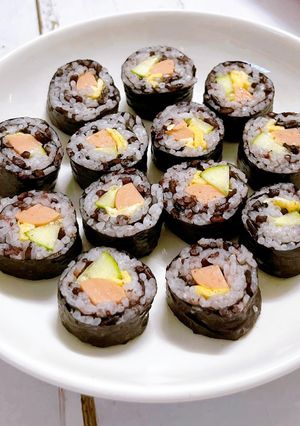 Hình của món Cơm lứt cuộn.