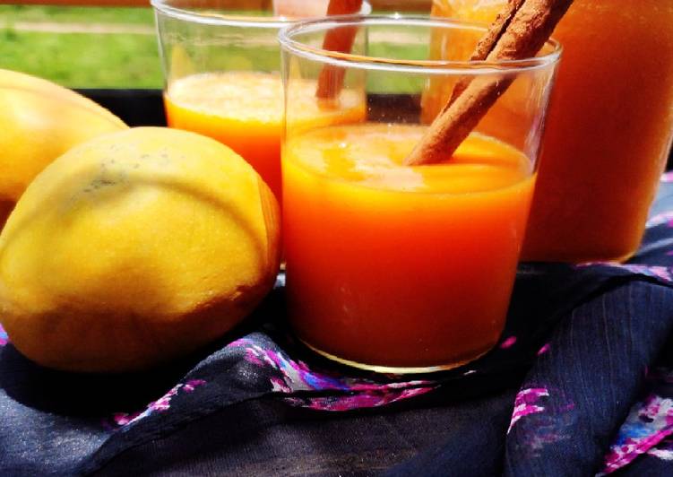 Cinnamon flavoured mango carrot juice
