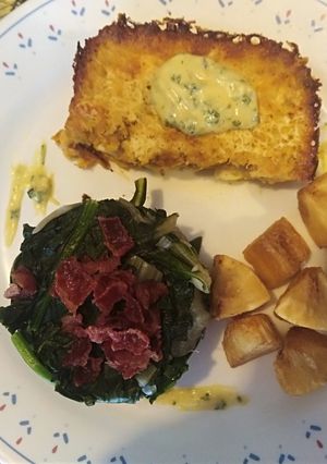 Una foto de Torta de pescado seco, con espinacas, acelgas y dados de yuca