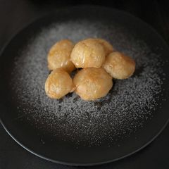 A picture of Loukoumades.