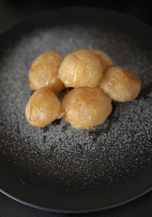A picture of Loukoumades.