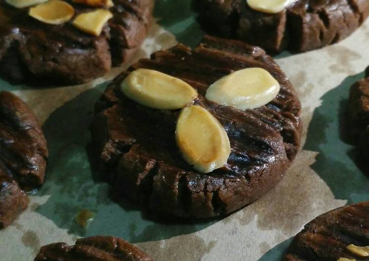 Bagaimana Menyiapkan Almond Choco Cookies Anti Gagal