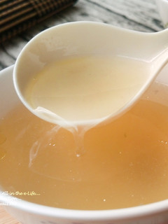 月子餐〡發奶聖品『鯽魚薑絲湯』 的食譜成品照片