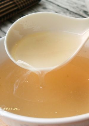 月子餐〡發奶聖品『鯽魚薑絲湯』 的食譜成品照片