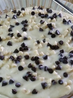 A picture of White chocolate cake.