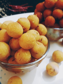 A picture of Two Flavour Crispy Rice Balls.