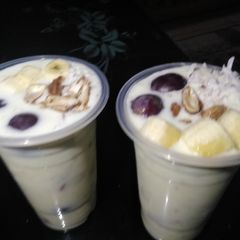 A picture of Fruits parfait.