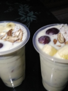A picture of Fruits parfait.
