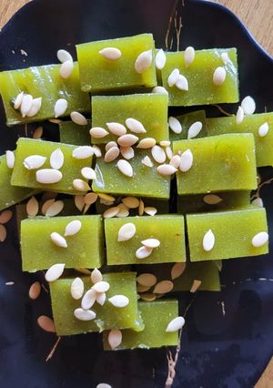 A picture of Perad (Guava cheese).