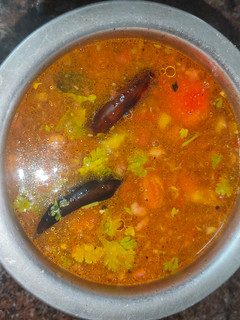 மிளகு தக்காளி ரசம்(tomato pepper rasam recipe in tamil) செய்முறை முக்கிய புகைப்படம்