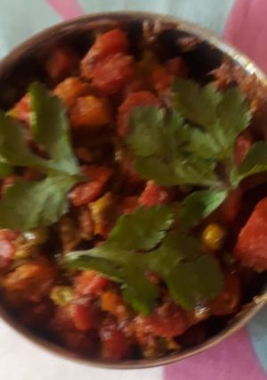 आलू गाजर की सब्जी (aloo gajar ki sabzi recipe in Hindi) रेसिपी मुख्य फोटो