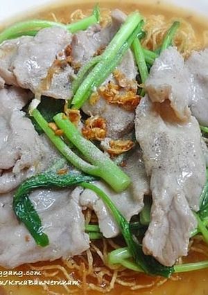 รูปของ หมี่กรอบราดหน้าหมูหมัก
