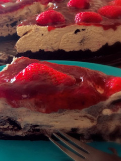 Φωτογραφία της συνταγής Cheesecake με μπισκότα Oreo φράουλας και μαρμελάδα φράουλα