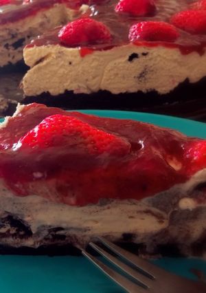 Φωτογραφία της συνταγής Cheesecake με μπισκότα Oreo φράουλας και μαρμελάδα φράουλα