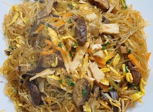 Hình của món Miến xào thập cẩm không bị dính sợi.