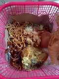 Nasi Box #1 (Nasi Putih, Ayam Goreng, Urap Sayur, Telur Rebus, Mie Goreng)