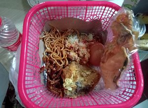 Foto resep Nasi Box #1 (Nasi Putih, Ayam Goreng, Urap Sayur, Telur Rebus, Mie Goreng)