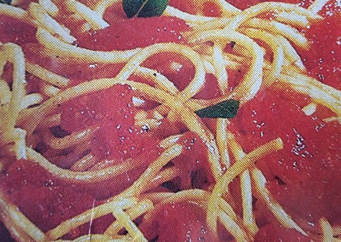 Spaghetti mit kalter Tomatensosse