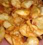 Cara Mudah Membuat Resep Keripik singkong pedas yang Uenak Anti Ribet, Uenak Banget
