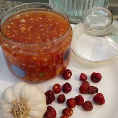 A picture of Chilli Garlic Sauce.