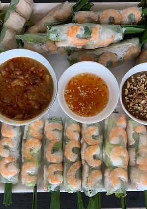 Hình của món Gỏi cuốn tôm thịt.