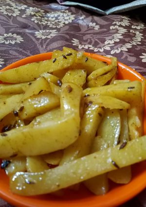 A picture of Sukhe aloo.