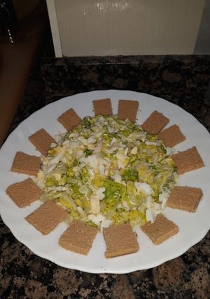 Foto principal de Ensaladilla de verano con huevas de bacalao