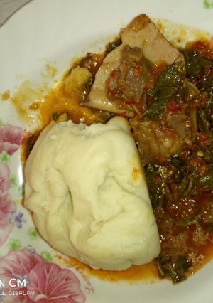 A picture of Pounded yam with vegetable soup.