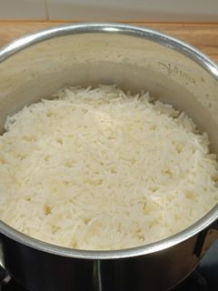 Una foto de Arroz cocido a la mantequilla con ajos