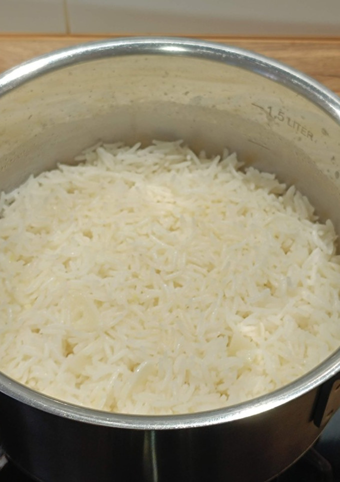 Una foto de Arroz cocido a la mantequilla con ajos