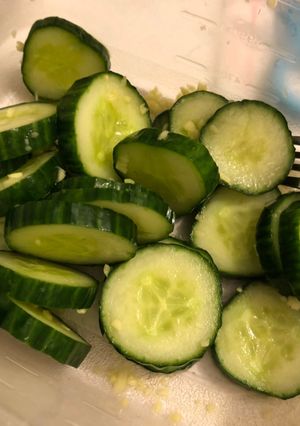 A picture of Simple Cucumber 🥒 chips for diet.