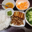 Bún thịt nướng chả giò