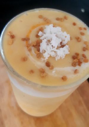 A picture of Golden PIÑA COLADA SHAKE🥥 ♥️🍍.