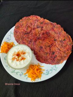 બીટ કેરેટ થેપલા (Beet Carrot Thepla Recipe in Gujarati) રેસીપી મુખ્ય ફોટો