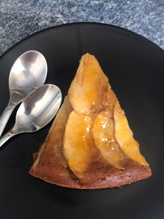 Una foto de Tarta de manzana 🥧🍏