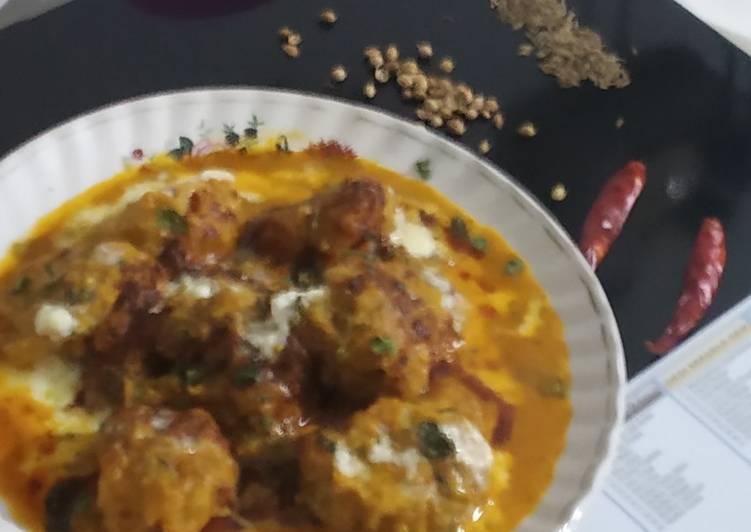 Cabbage kofta curry