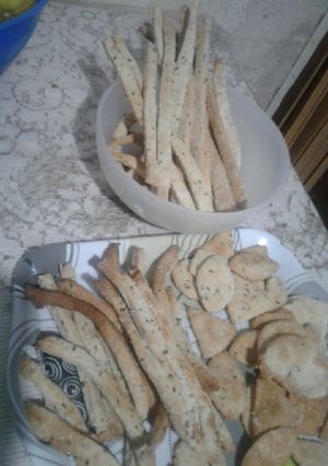 Una foto de Grisines y galletitas de sésamo y lino, súper fácil