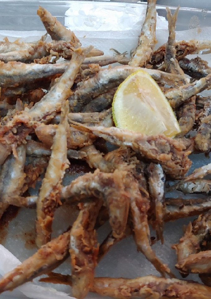 Una foto de Boquerones fritos frescos