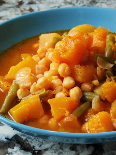 Una foto de Olla gitana con garbanzos de bote