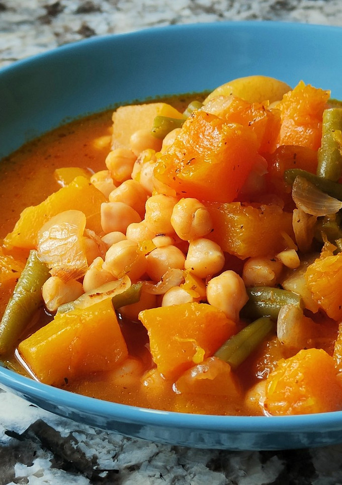 Una foto de Olla gitana con garbanzos de bote